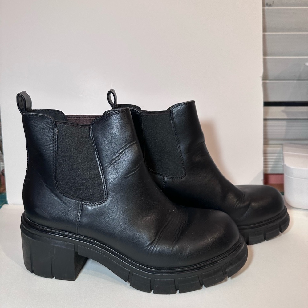 Black Chunky Chelsea Boots 2016